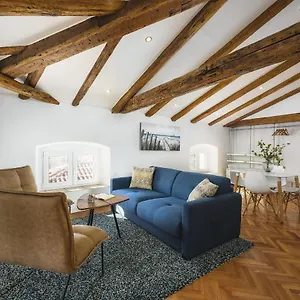 Urban Loft Old Town Apartment
