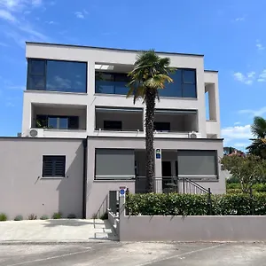 In The Heart Of - 50m To The Apartment